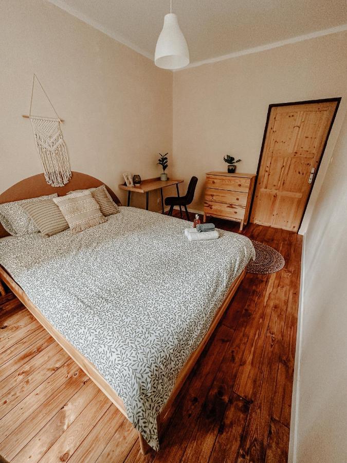 Quiet Boho Lair 10 Min To Centre Praga