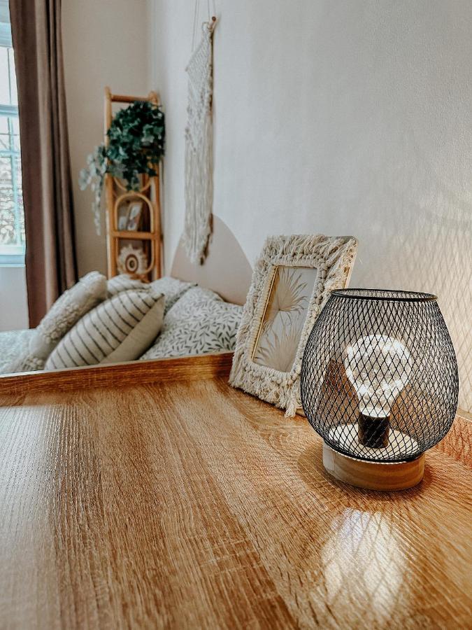 Quiet Boho Lair 10 Min To Centre * Praga