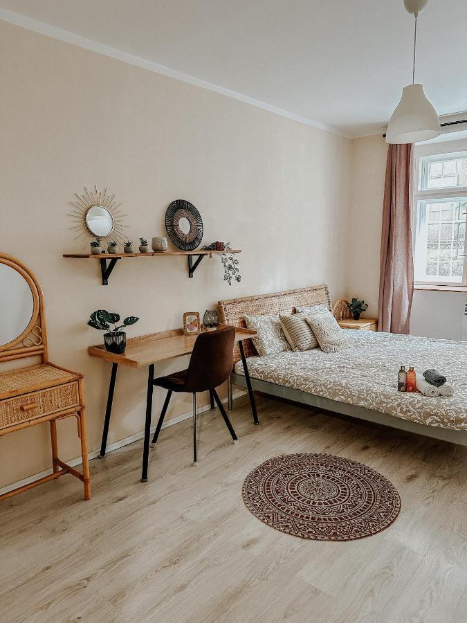 Appartamento Quiet Boho Lair 10 Min To Centre Praga