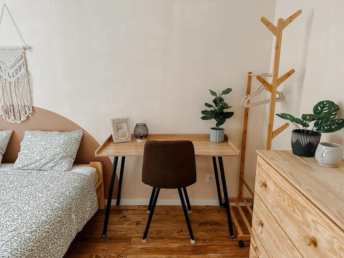 Quiet Boho Lair 10 Min To Centre Praga