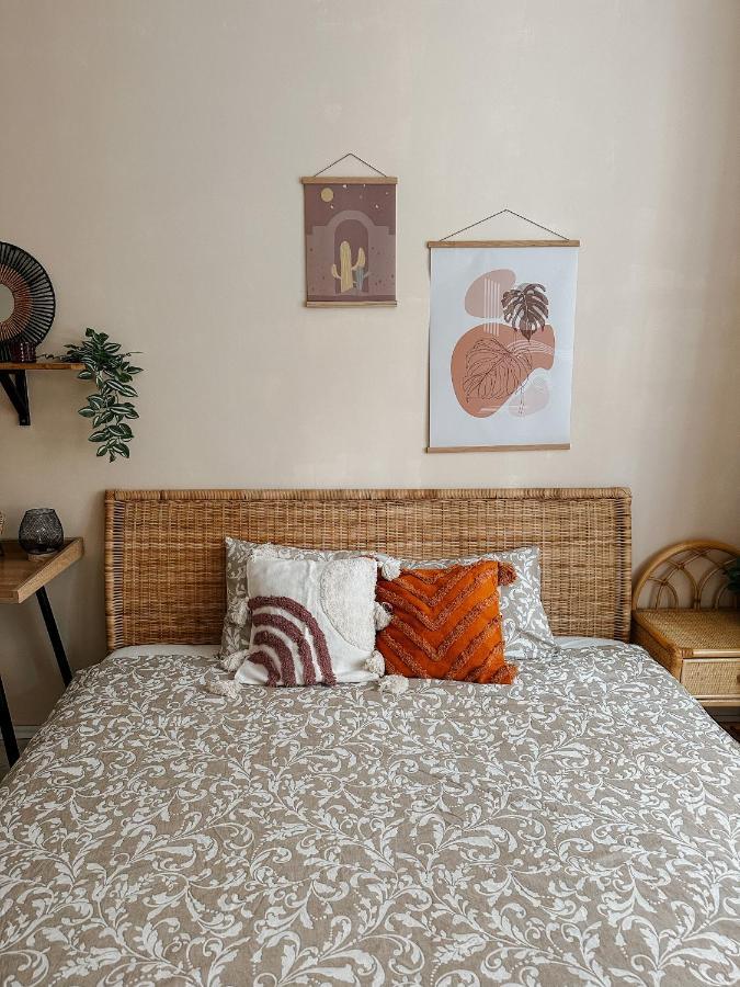 Quiet Boho Lair 10 Min To Centre * Praga