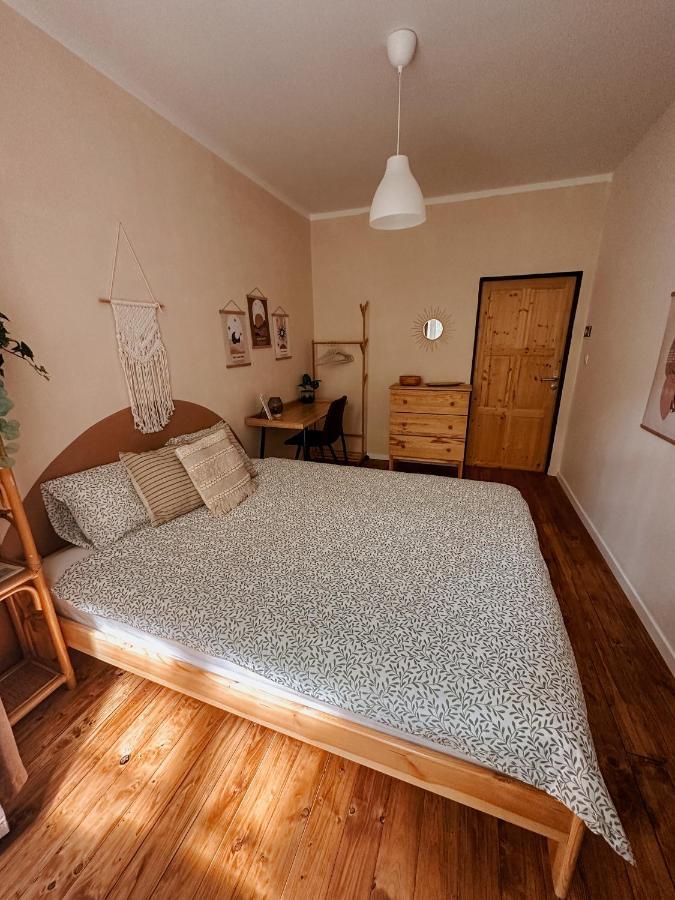 Appartamento Quiet Boho Lair 10 Min To Centre Praga
