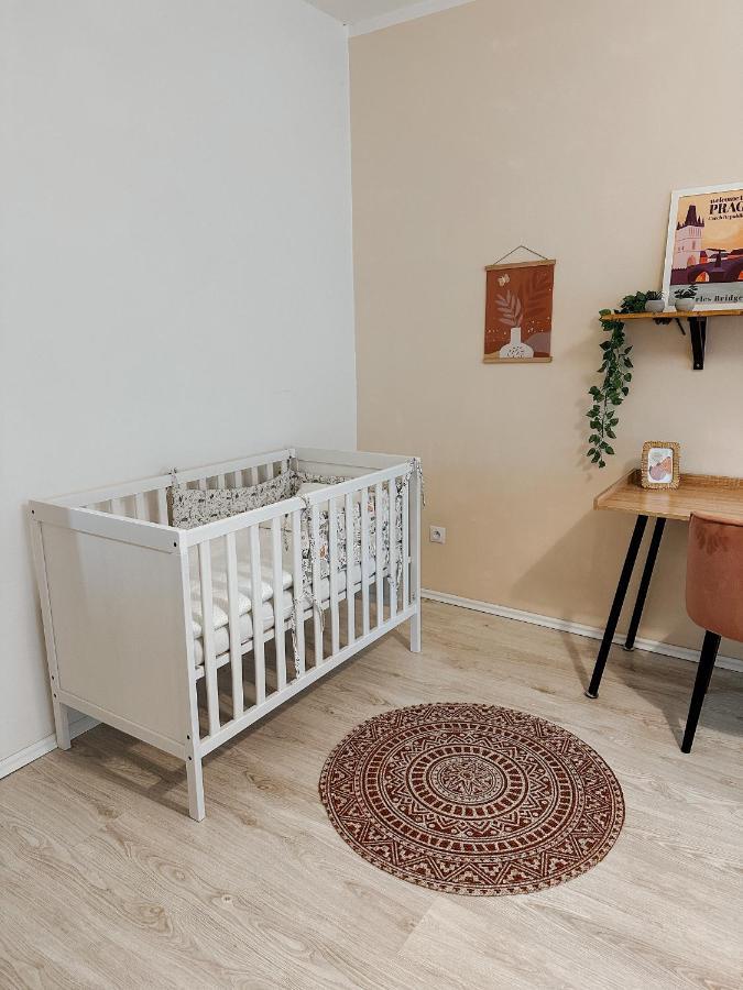 Appartamento Quiet Boho Lair 10 Min To Centre Praga